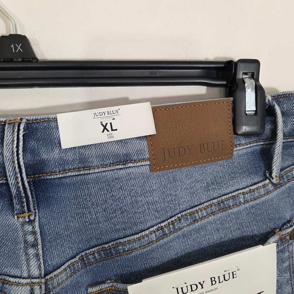 NWT Judy Blue High Rise Rigid Front Magic Jean Shorts Distressed Size XL Boho - Picture 10 of 13